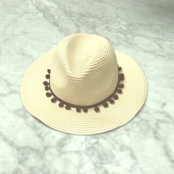 Sole Society Accessories - Sole Society Pom Pom Hat NWOT